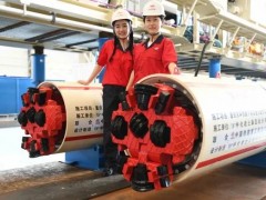 铁建重工超小直径可回退式管幕机下线！
