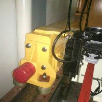 华研欧式连体200轮矩形方管梁头单梁防脱轨器