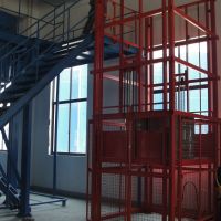 重庆都有哪些厂家生产液压链条式货梯液压升降机