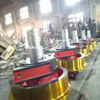 漂亮的起重车轮组整装待发