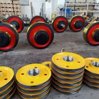 河南新乡起重车轮组和滑轮组装货现场