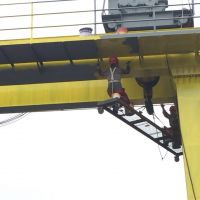 盐城行车龙门吊除锈刷漆