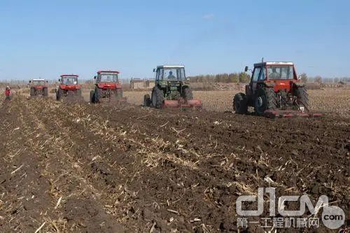 应注重技术创新、产品升级和用户需求满足