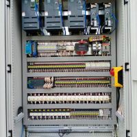 河南长垣圣斯电气防摇摆专用变频柜