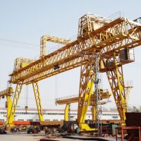 深圳双梁吊钩门式起重机商家供应