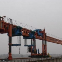 昆明公铁路两用架桥机