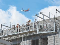 ?？诿览剂倏站们氐阆钅拷牍丶ㄉ杞诘?/></a>　　近日，在?？诿览剂倏站们娇辗⒍藁?平台)一期项目施工现场，工人正在加紧施工。该项目一期规划有发动机分解、清洗、检测、装配、试车等维修业务，预计明年12月竣工投产。海南日报记者 袁琛 摄　　原题：?？诿览剂倏站们氐?..<a href=