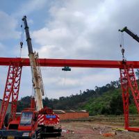 湖北省宜昌市远安县龙门吊，行吊，门式起重机