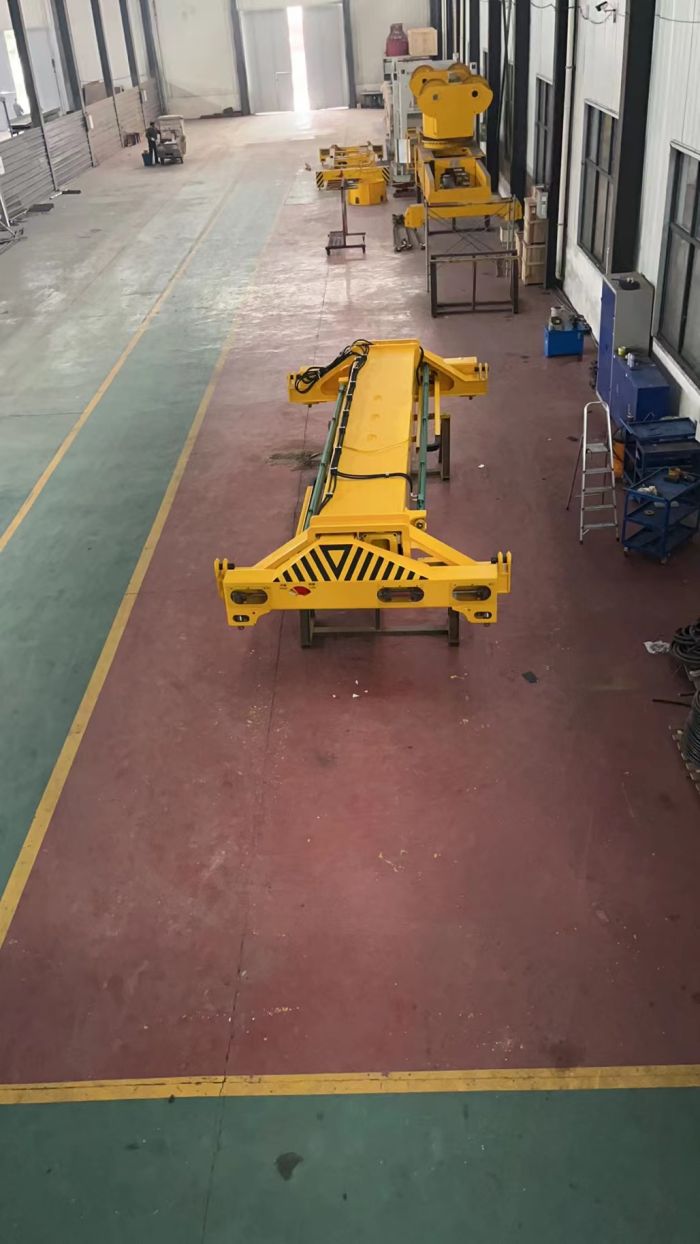 单梁伸缩吊具11